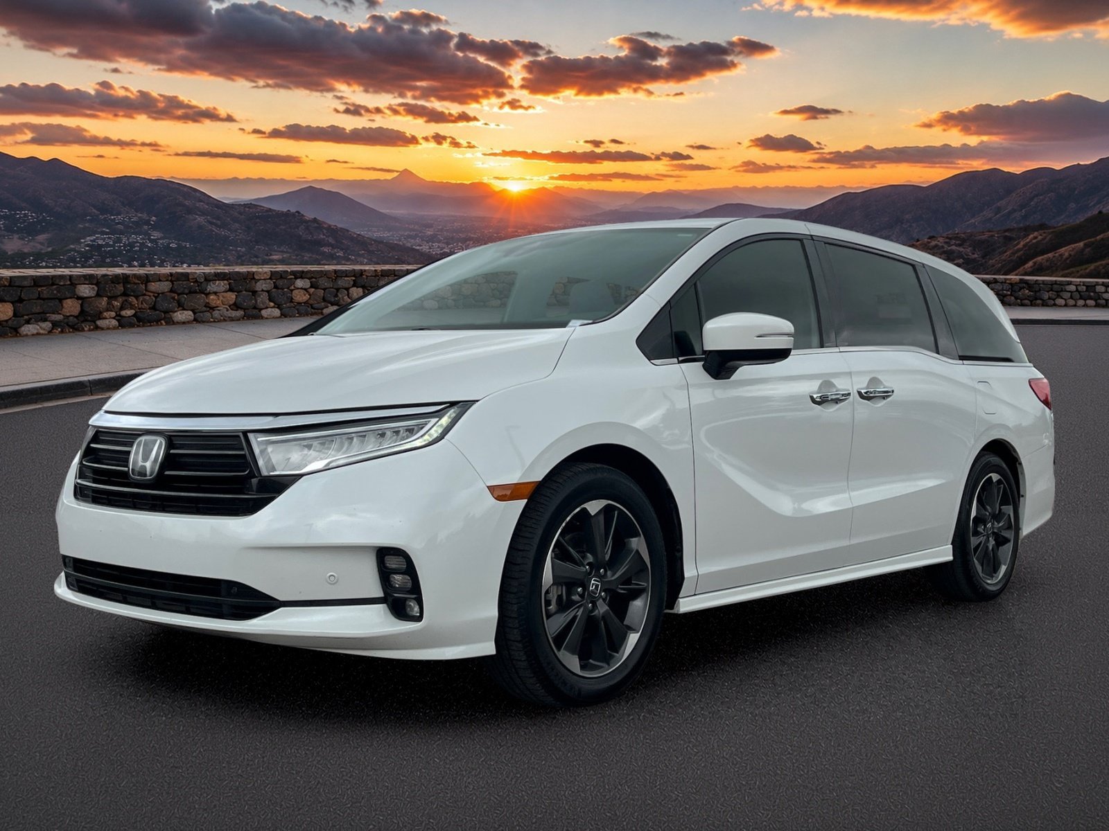 Used 2022 Honda Odyssey Elite image 2