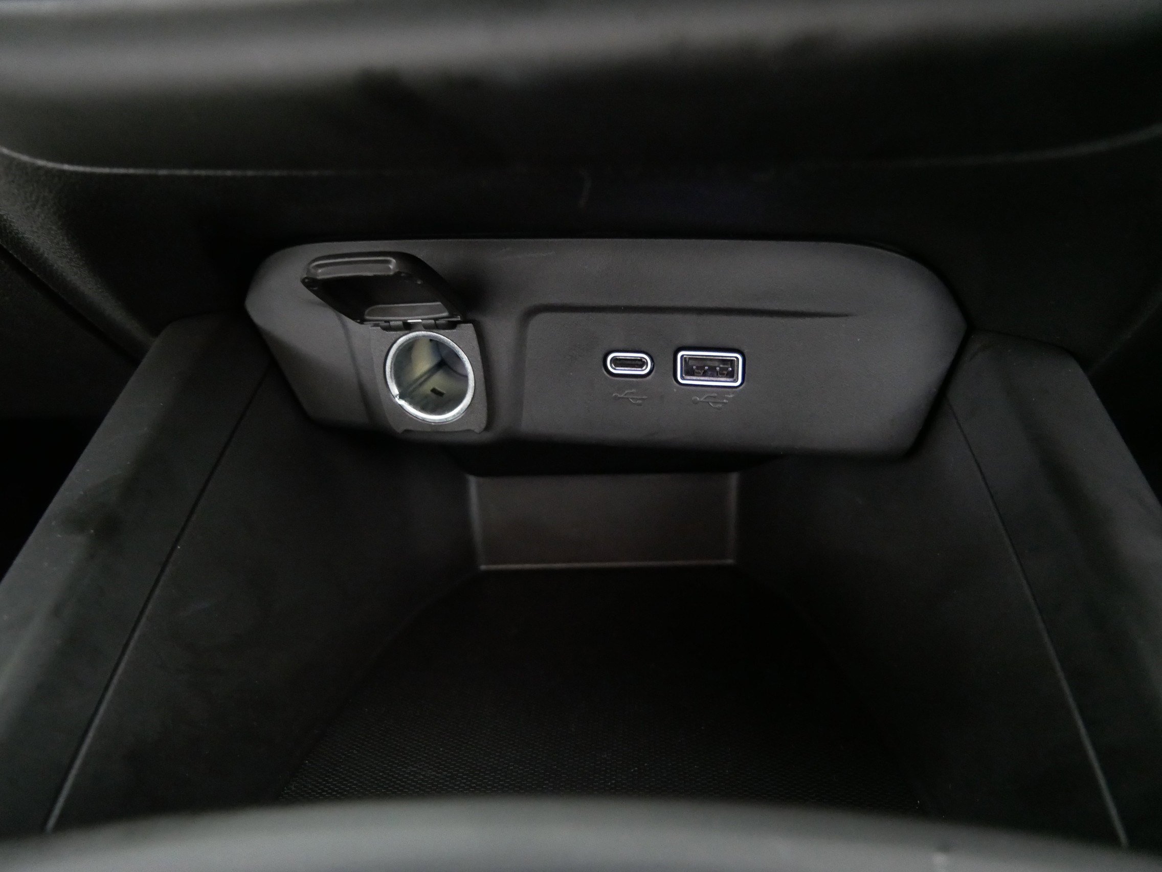 Used 2025 Chevrolet Trax LS w/ LS Convenience Package FWD image 30