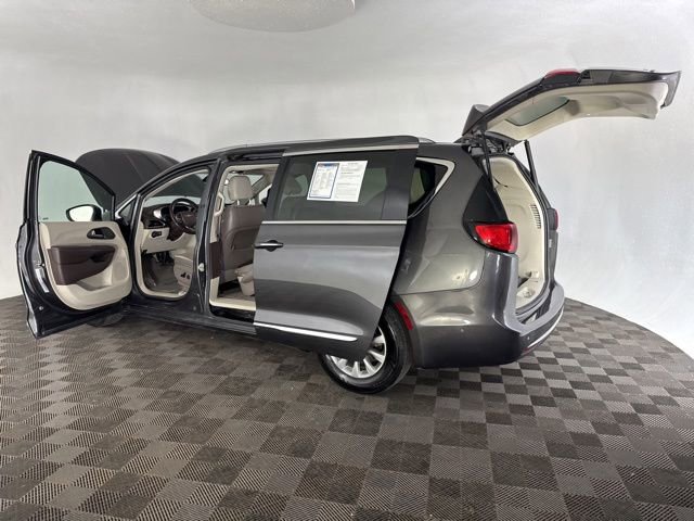 Used 2019 Chrysler Pacifica Touring-L w/ Advanced Safetytec Group image 20