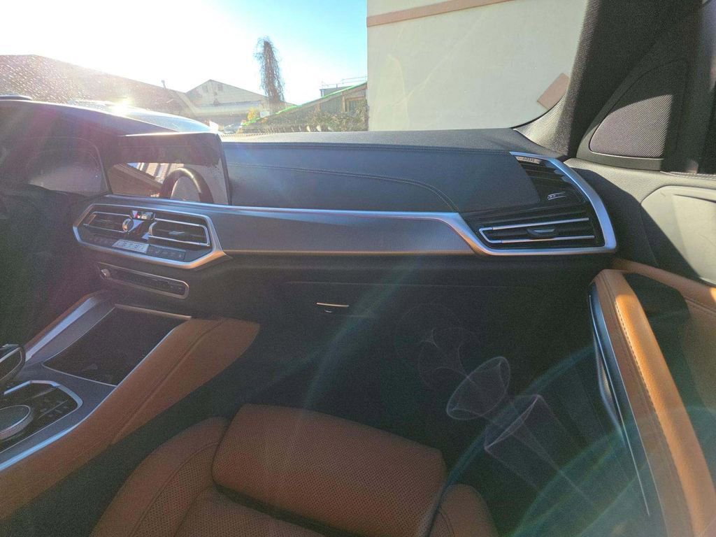 Used 2023 BMW X6 xDrive40i w/ Climate Comfort Package image 12