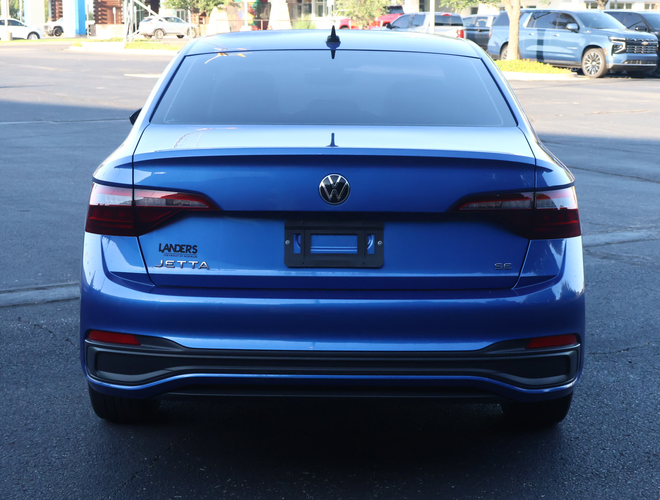 Used 2023 Volkswagen Jetta SE w/ Panoramic Sunroof Package FWD image 26