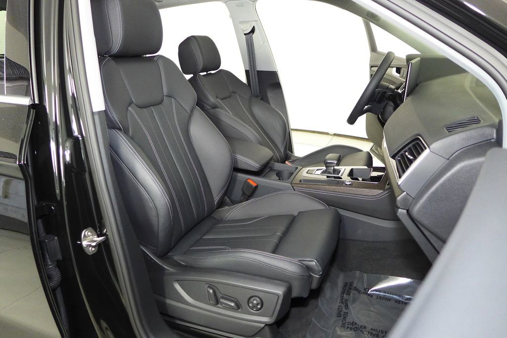 Used 2025 Audi Q5 e Premium Plus w/ Premium Plus Package image 19