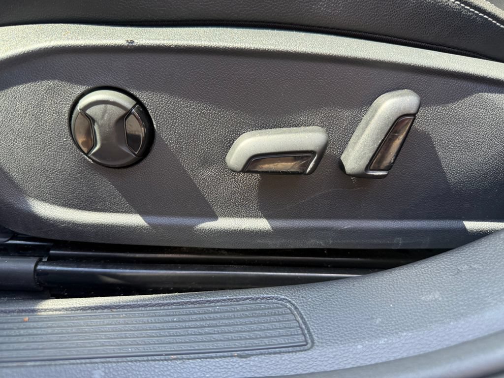 Used 2024 Volkswagen Jetta SE FWD image 10