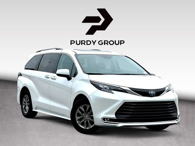 Used 2024 Toyota Sienna XLE FWD image 1