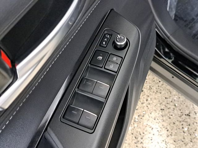 Used 2024 Toyota Venza LE image 22