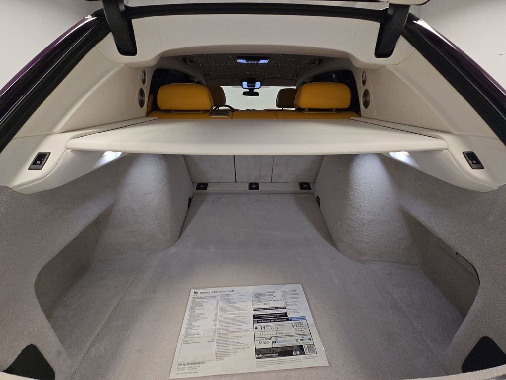 Used 2025 Rolls-Royce Cullinan image 5