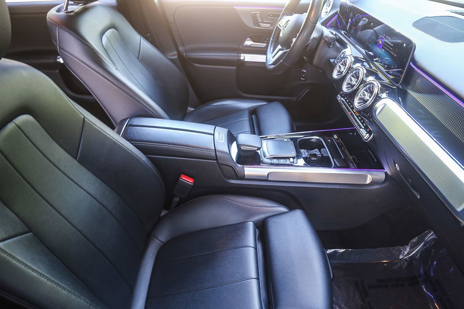 Used 2021 Mercedes-Benz GLB 250 4MATIC image 15