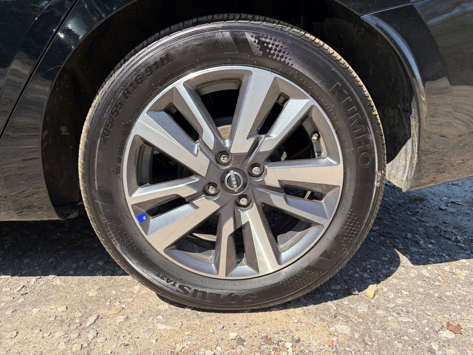 Used 2025 Nissan Versa SV FWD image 28