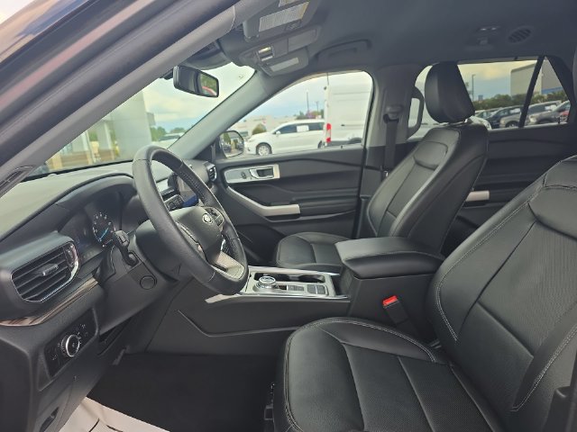 Used 2023 Ford Explorer Limited w/ Equipment Group 301A RWD image 17