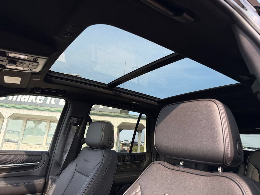 Used 2024 GMC Yukon Denali AWD/4WD image 46