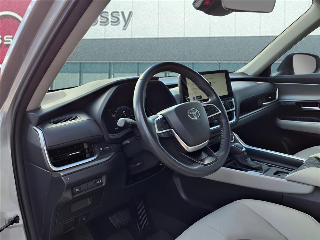 Used 2024 Toyota Grand Highlander XLE image 12
