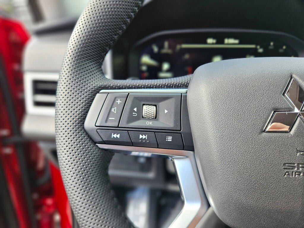 New 2025 Mitsubishi Outlander SEL image 25