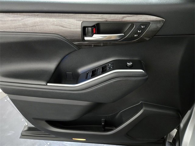 Used 2021 Toyota Highlander Platinum image 30