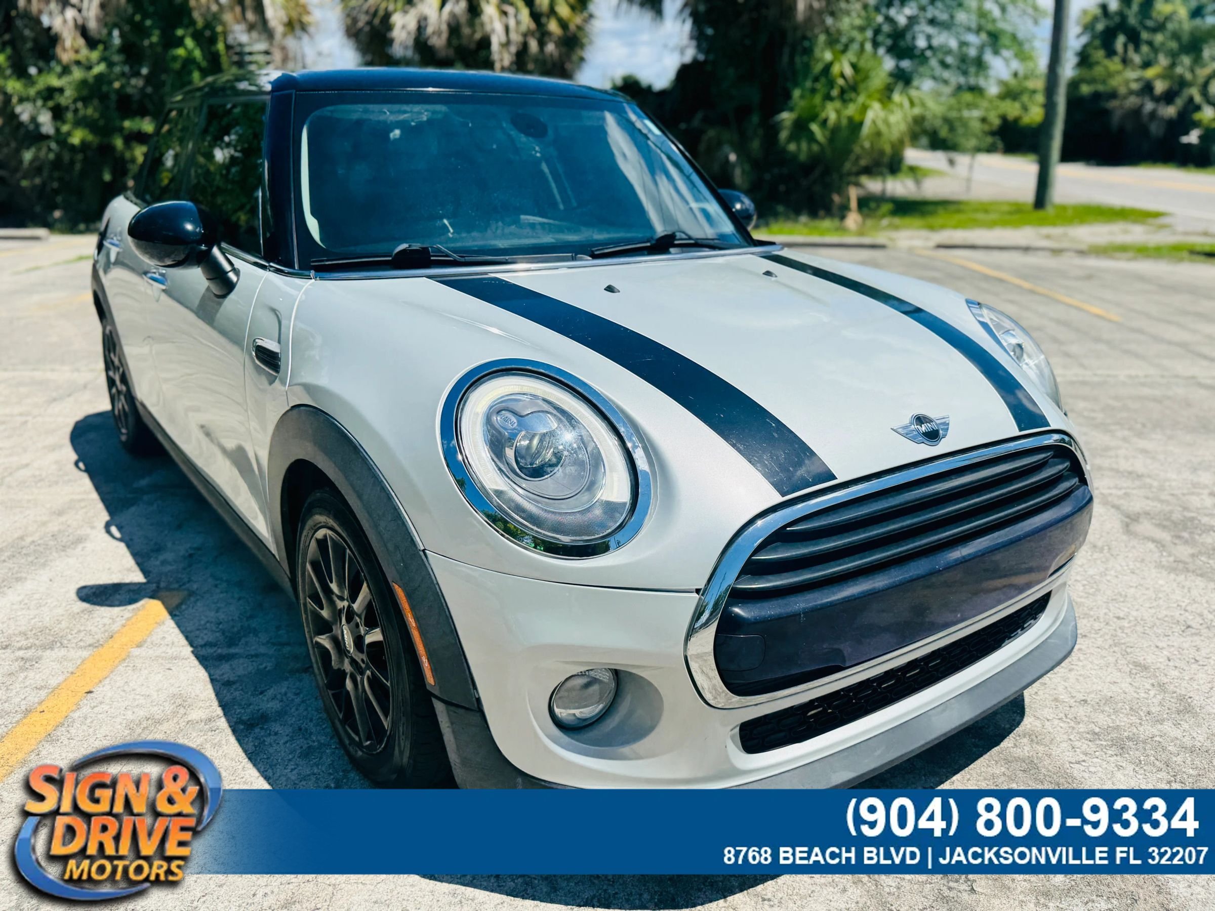 Used 2016 MINI Cooper 4-Door Hardtop FWD image 2