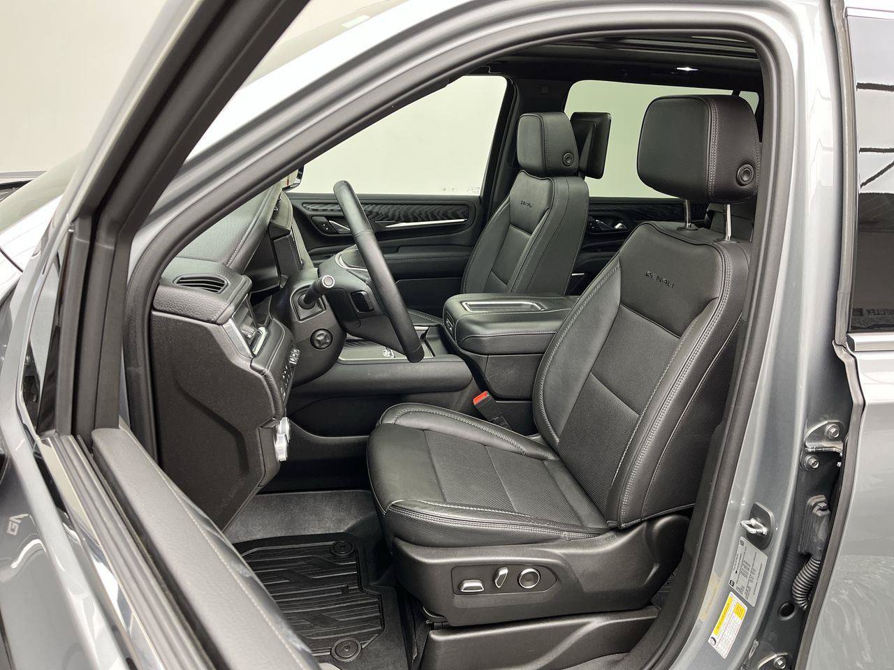 Certified 2023 GMC Yukon XL Denali AWD/4WD image 10