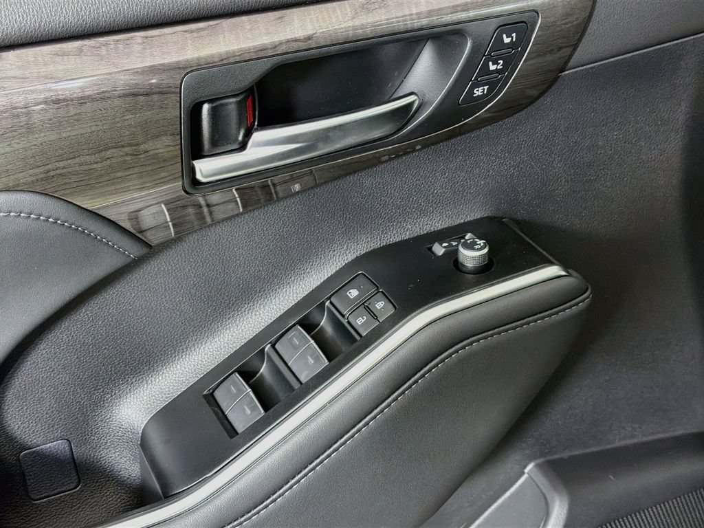 New 2026 Toyota Highlander Limited AWD/4WD image 17