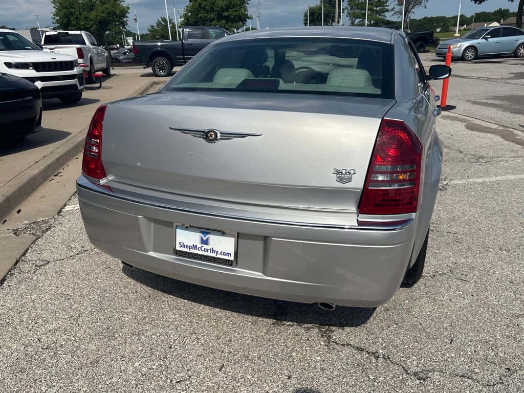 Used 2005 Chrysler 300 C w/ Sound Group II RWD image 22