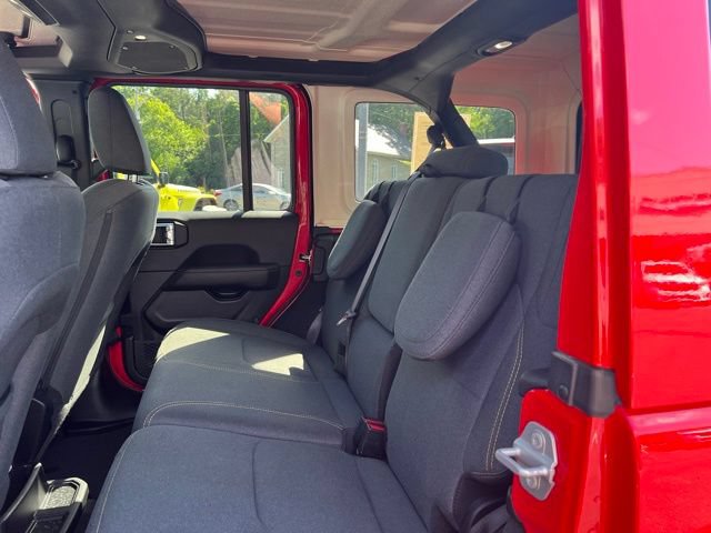 Used 2025 Jeep Wrangler Unlimited Sahara AWD/4WD image 18