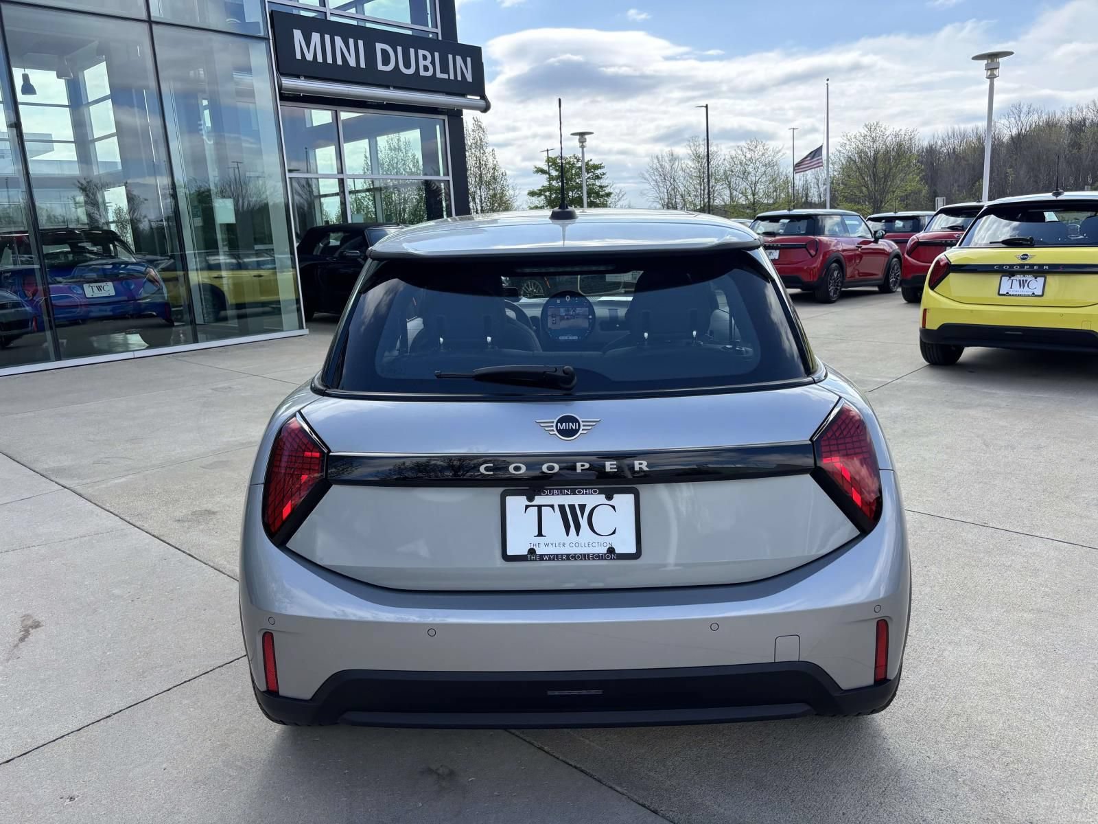 New 2026 MINI Cooper 2-Door Hardtop FWD image 6