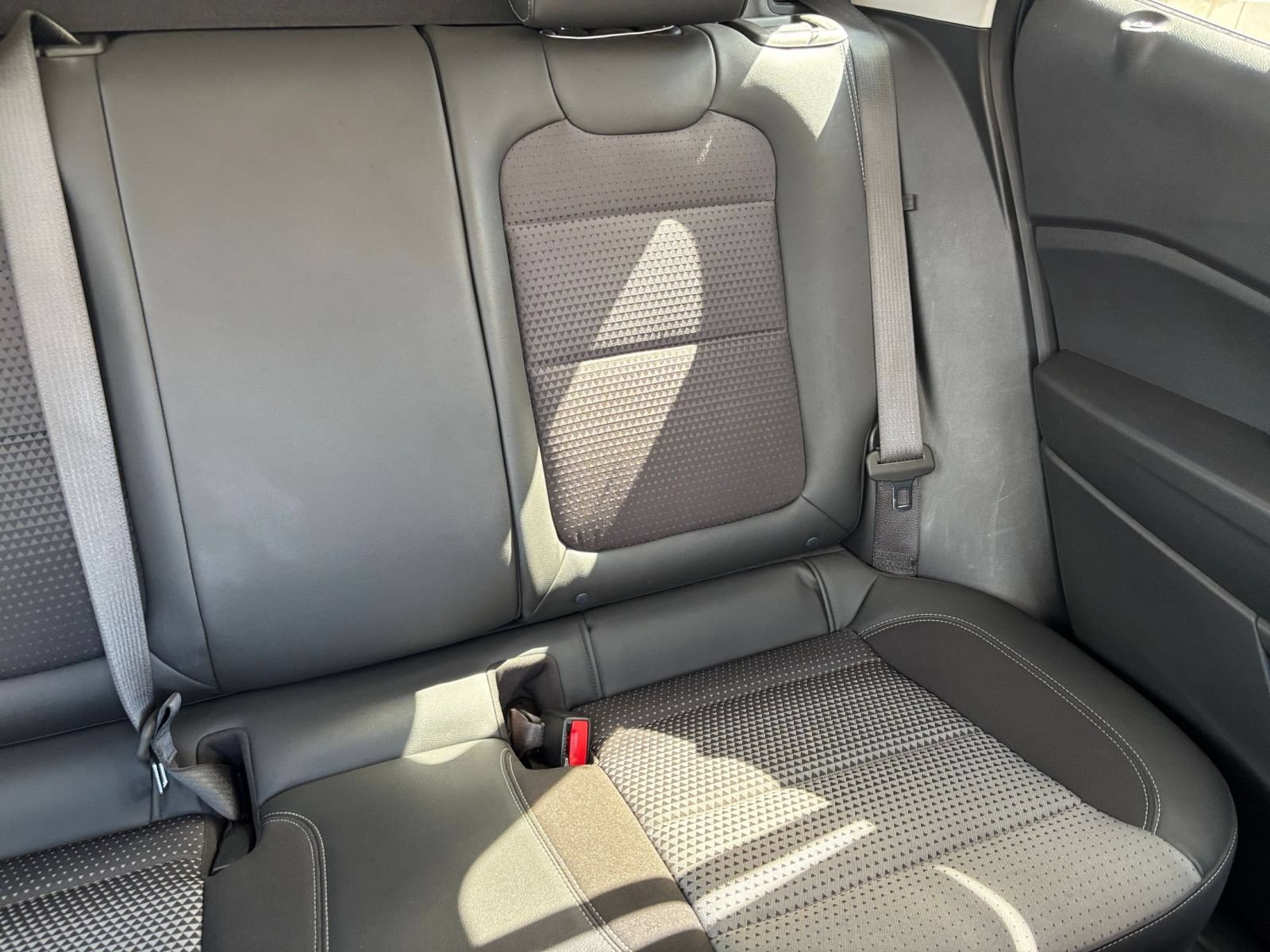 Used 2025 Chevrolet Trax LT FWD image 36