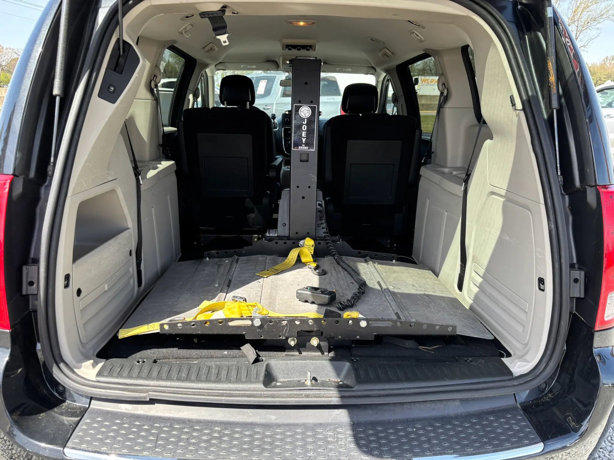 Used 2012 Dodge Grand Caravan SXT image 13