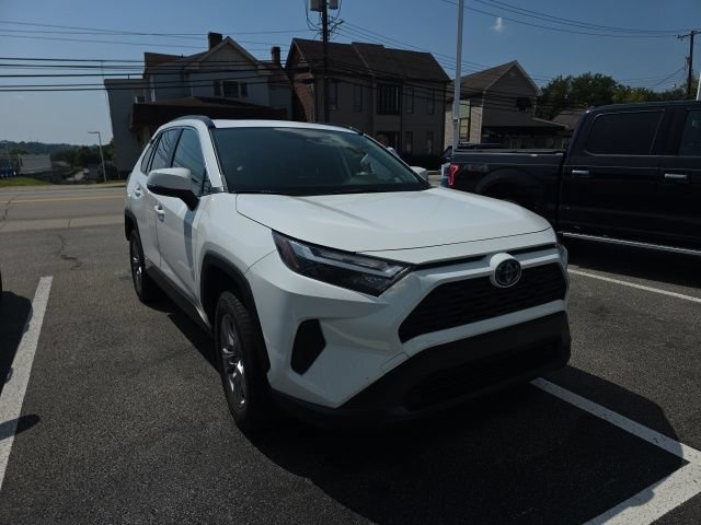 Used 2022 Toyota RAV4 XLE w/ Convenience Package AWD/4WD image 3