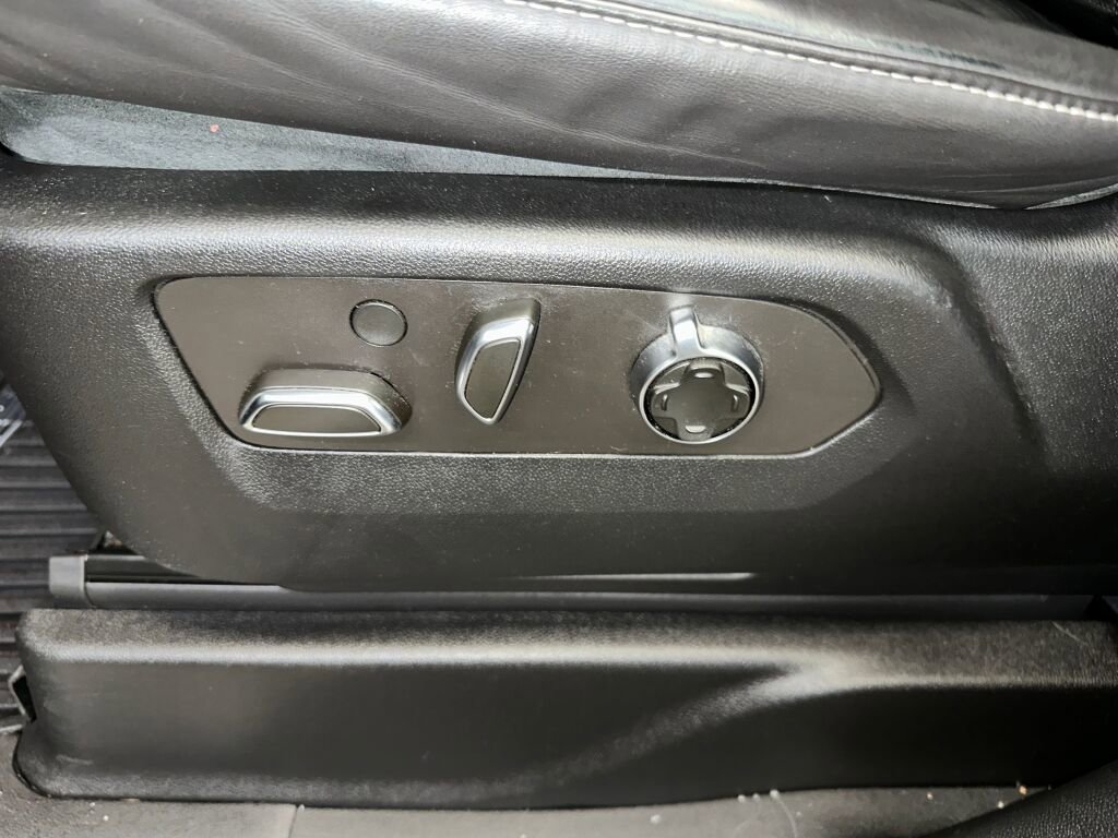 Used 2021 Cadillac Escalade Premium Luxury Platinum image 6