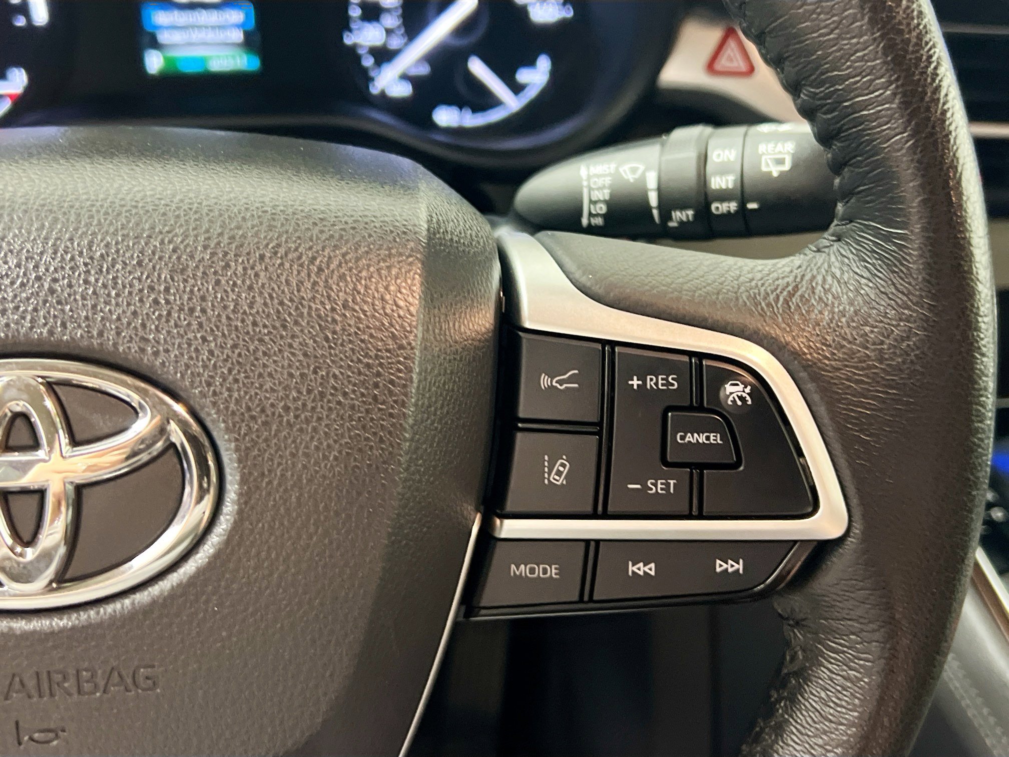 Used 2023 Toyota Sienna XLE image 19