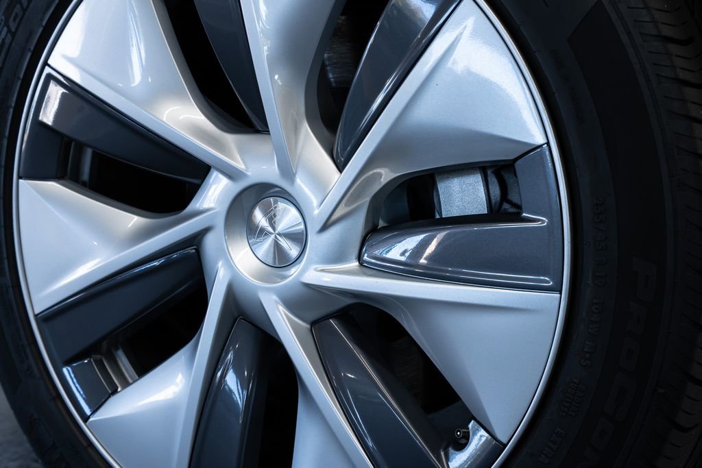 Used 2023 Tesla Model Y Long Range image 19