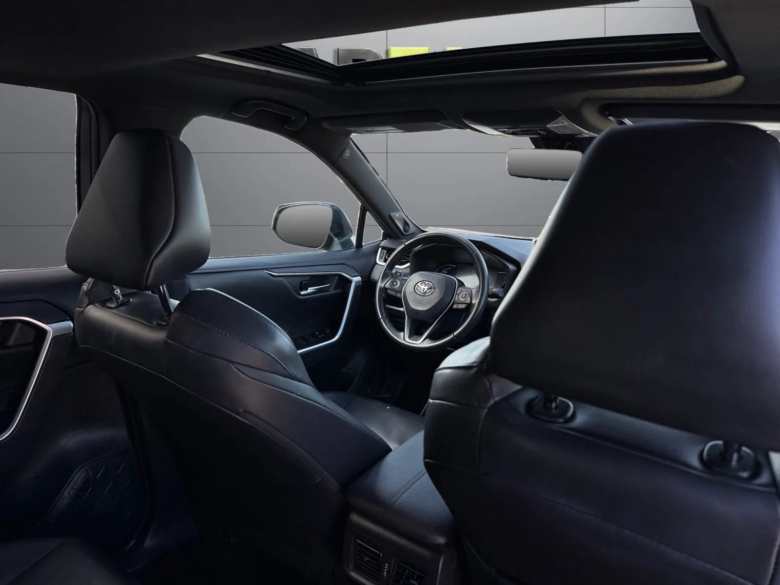 Used 2019 Toyota RAV4 XSE w/ Carpet Mat Package AWD/4WD image 21
