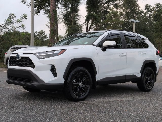 Used 2024 Toyota RAV4 XLE AWD/4WD image 2