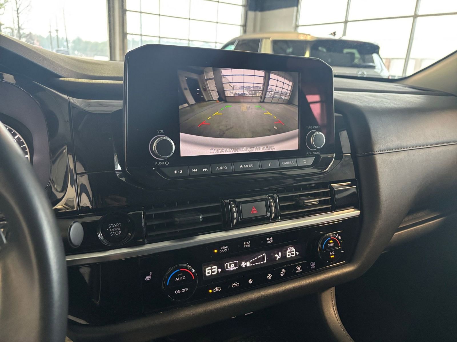 Used 2025 Nissan Pathfinder SV image 31