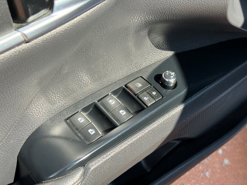 Used 2020 Toyota Camry XSE FWD image 10
