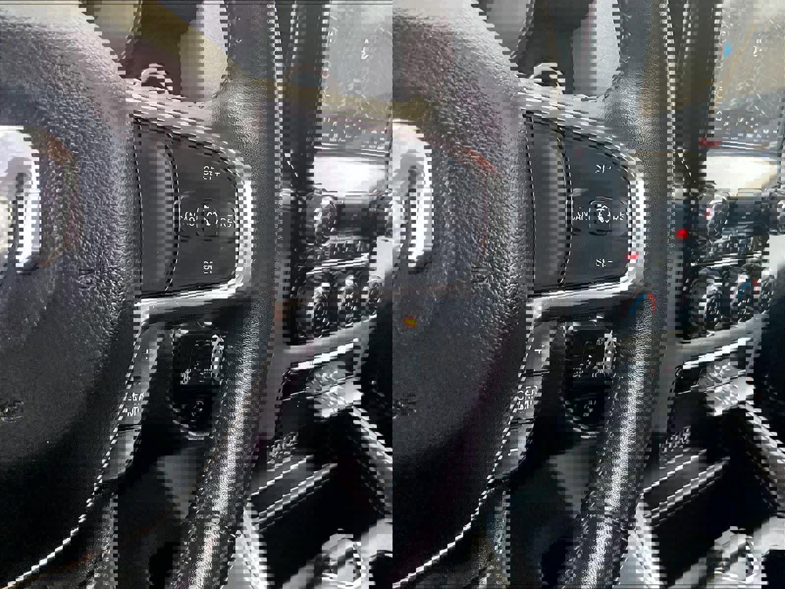 Used 2024 RAM 1500 Laramie image 23