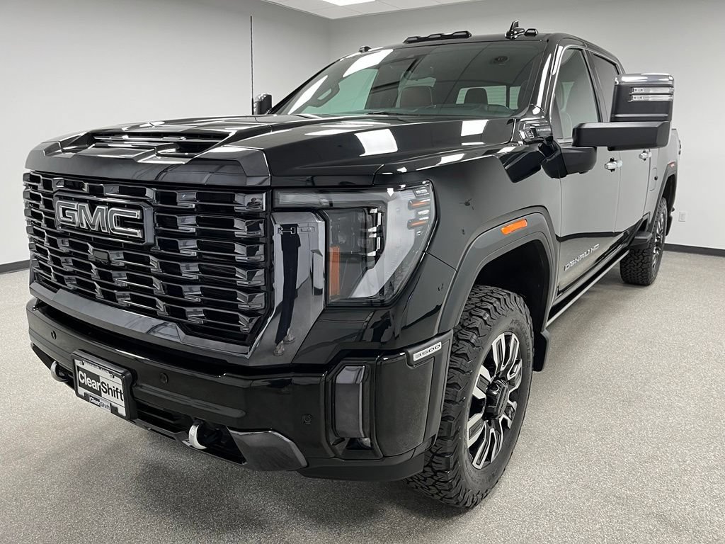 Used 2024 GMC Sierra 3500 Denali Ultimate AWD/4WD image 4