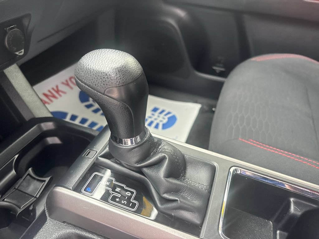 Used 2018 Toyota Tacoma SR5 AWD/4WD image 28