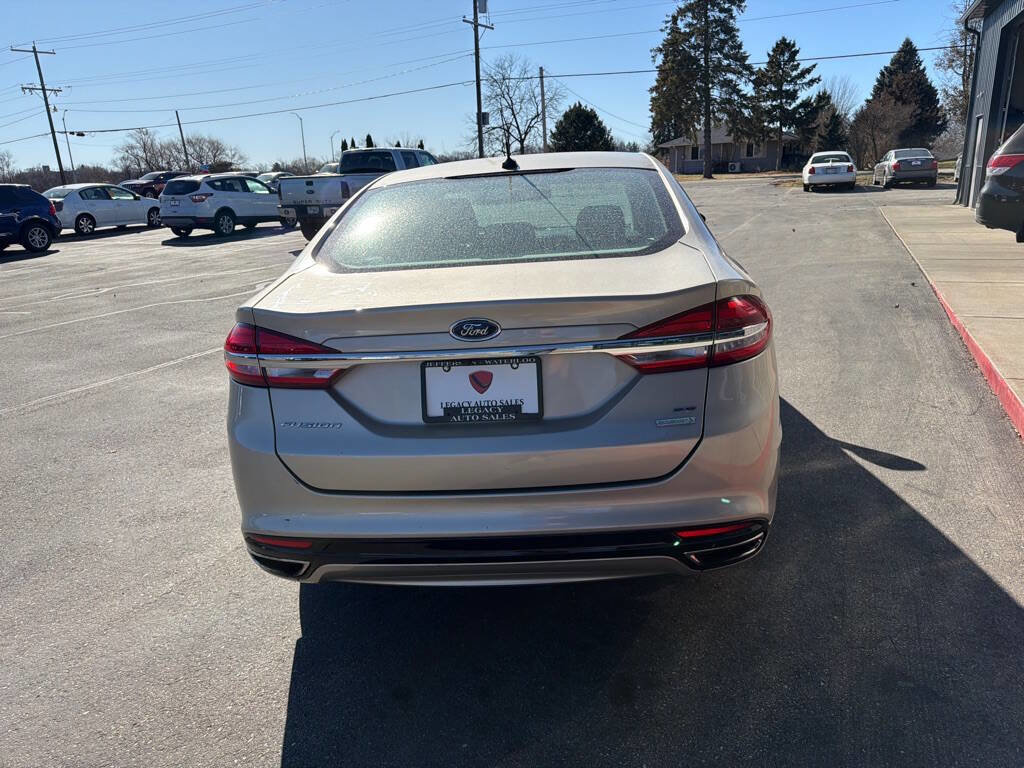 Used 2017 Ford Fusion SE image 4
