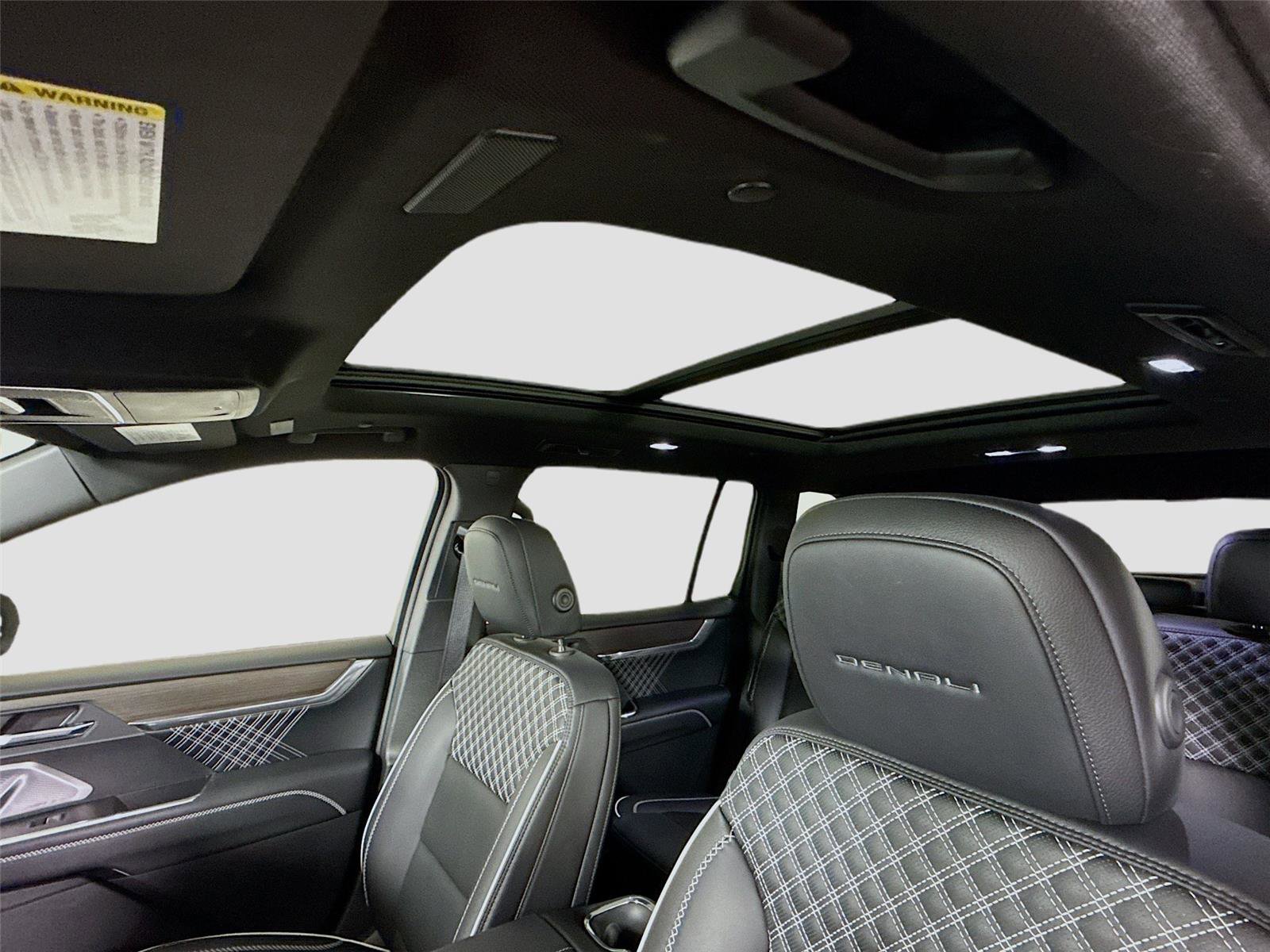 Used 2025 GMC Acadia Denali w/ Super Cruise Package image 17