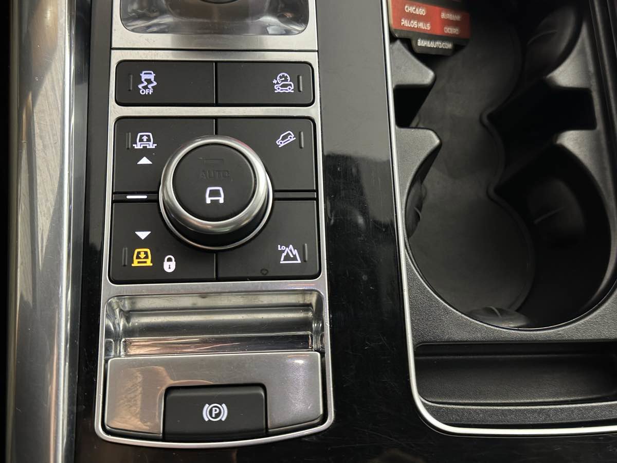 Used 2020 Land Rover Range Rover Sport SVR image 40