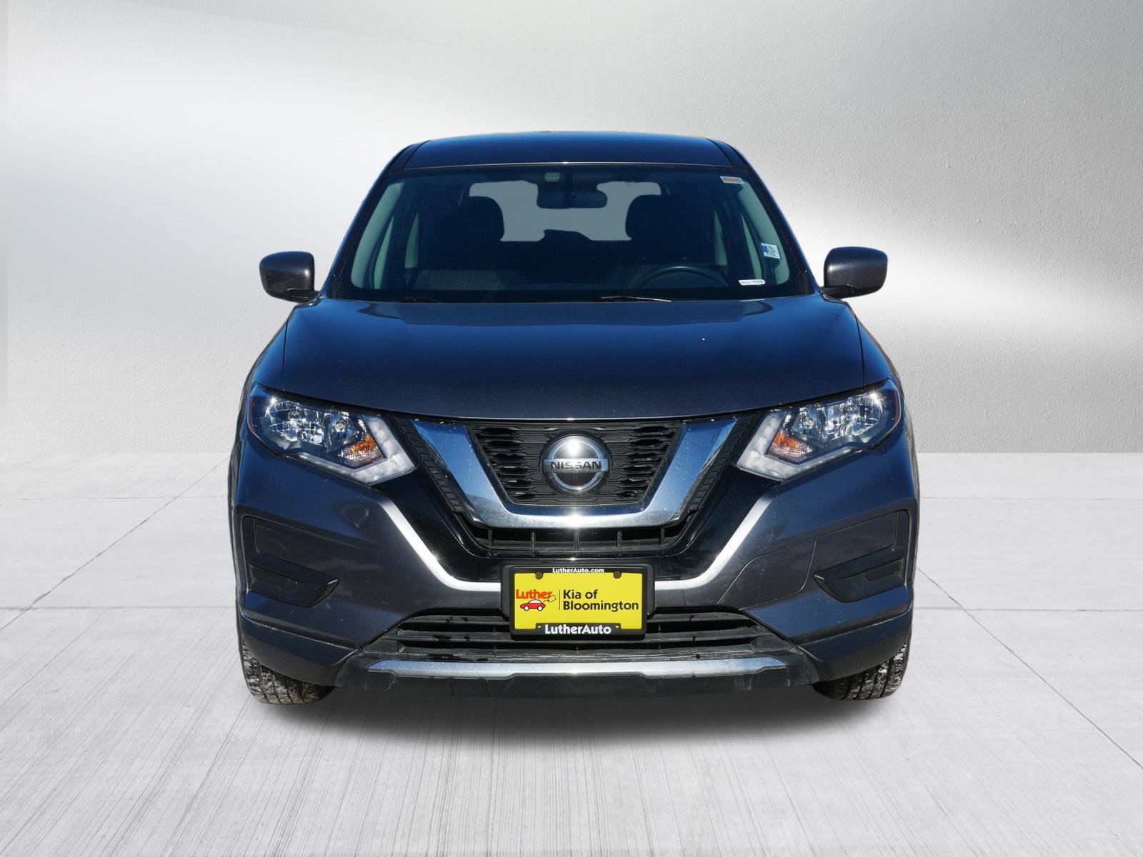 Used 2018 Nissan Rogue S image 2