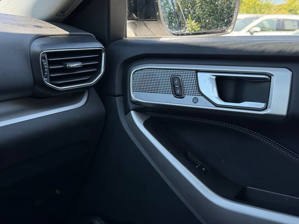 Used 2024 Ford Explorer XLT w/ Equipment Group 202A AWD/4WD image 28