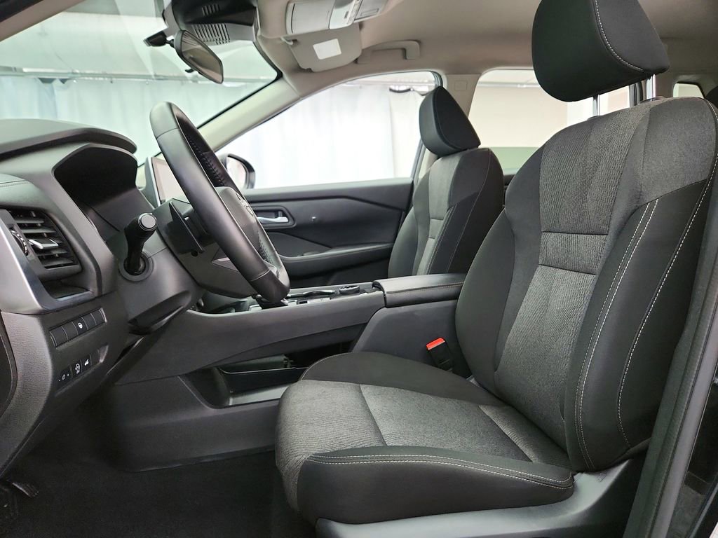 Used 2025 Nissan Rogue SV image 11