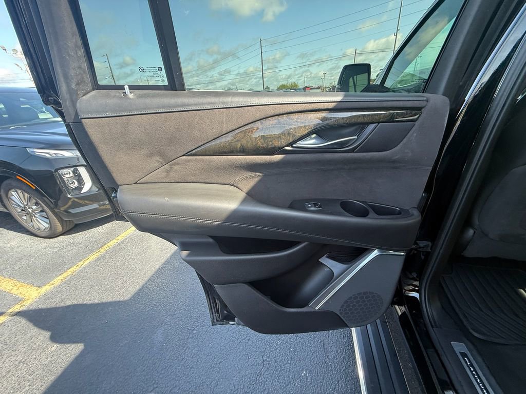 Used 2016 Cadillac Escalade Platinum AWD/4WD image 18