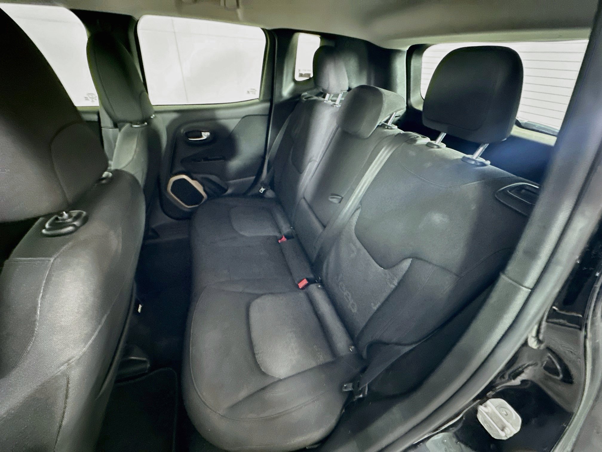 Used 2017 Jeep Renegade Latitude w/ Popular Equipment Group FWD image 25