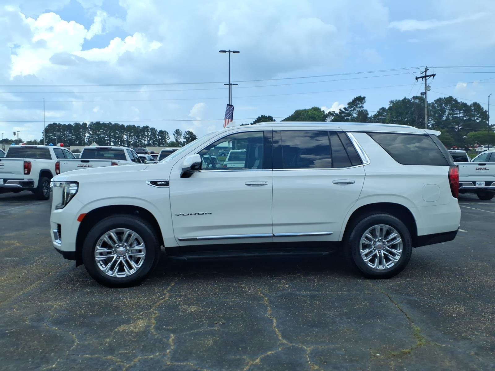 Used 2021 GMC Yukon SLT w/ SLT Premium Package RWD image 1