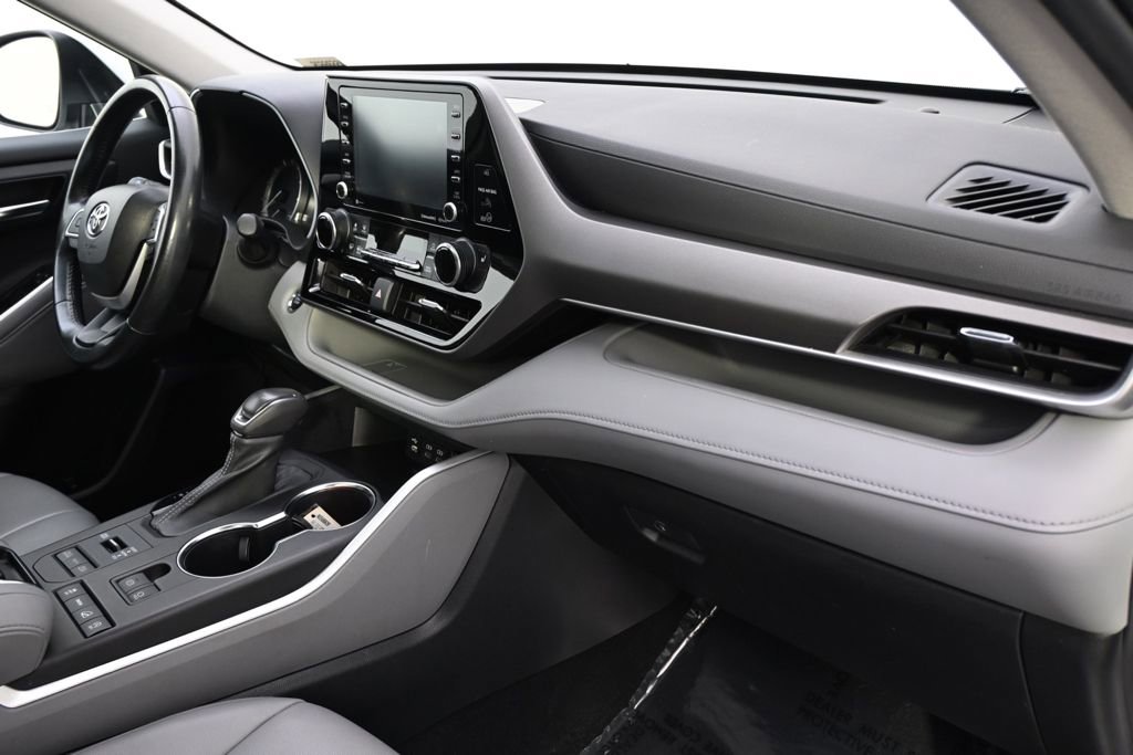 Used 2022 Toyota Highlander XLE image 15