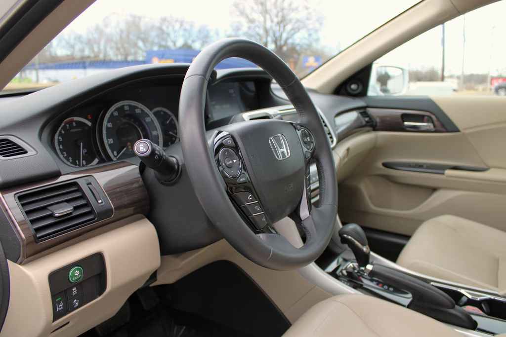 Used 2017 Honda Accord EX-L image 16
