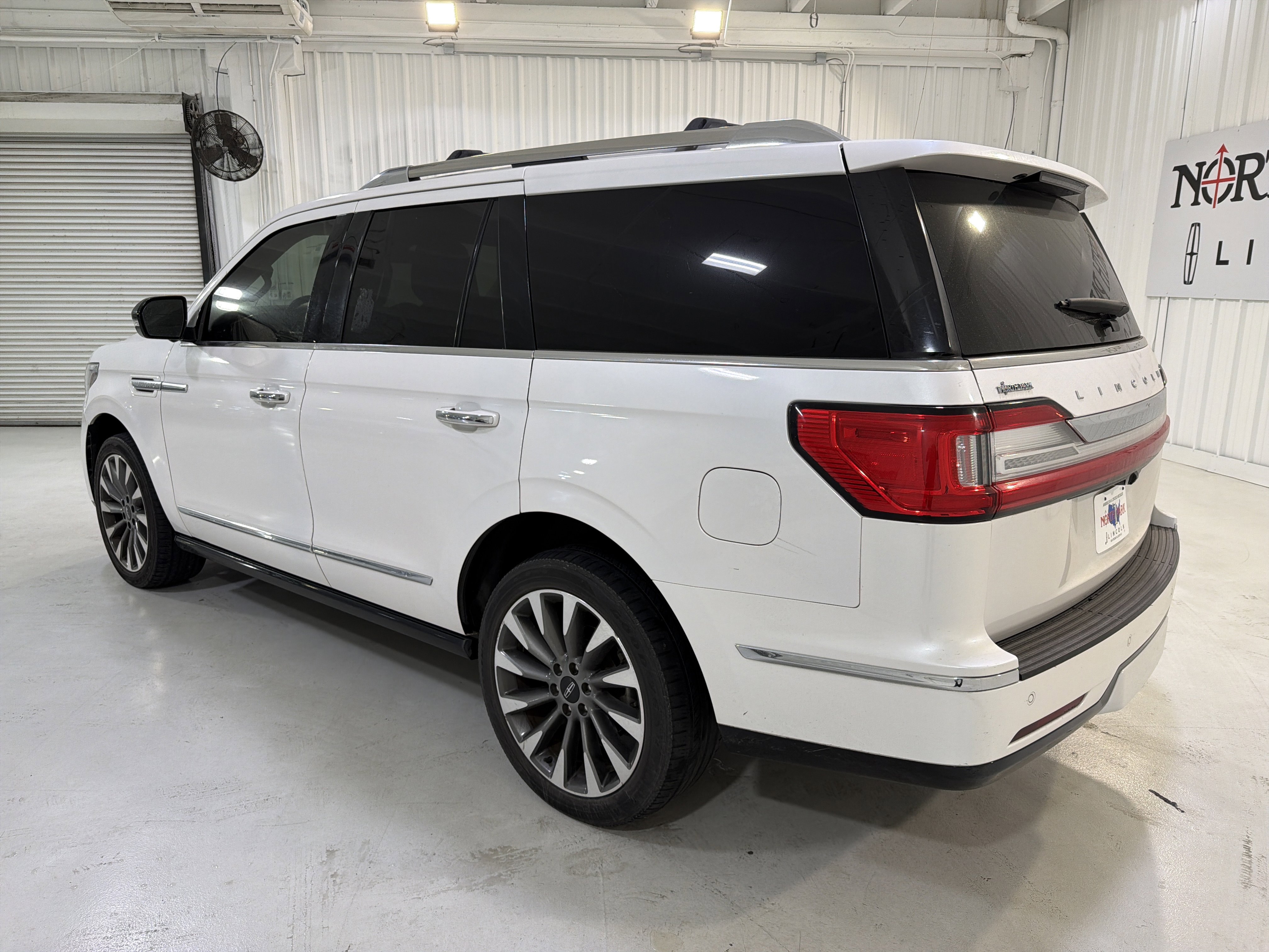 Used 2019 Lincoln Navigator Select w/ Cargo Package image 3