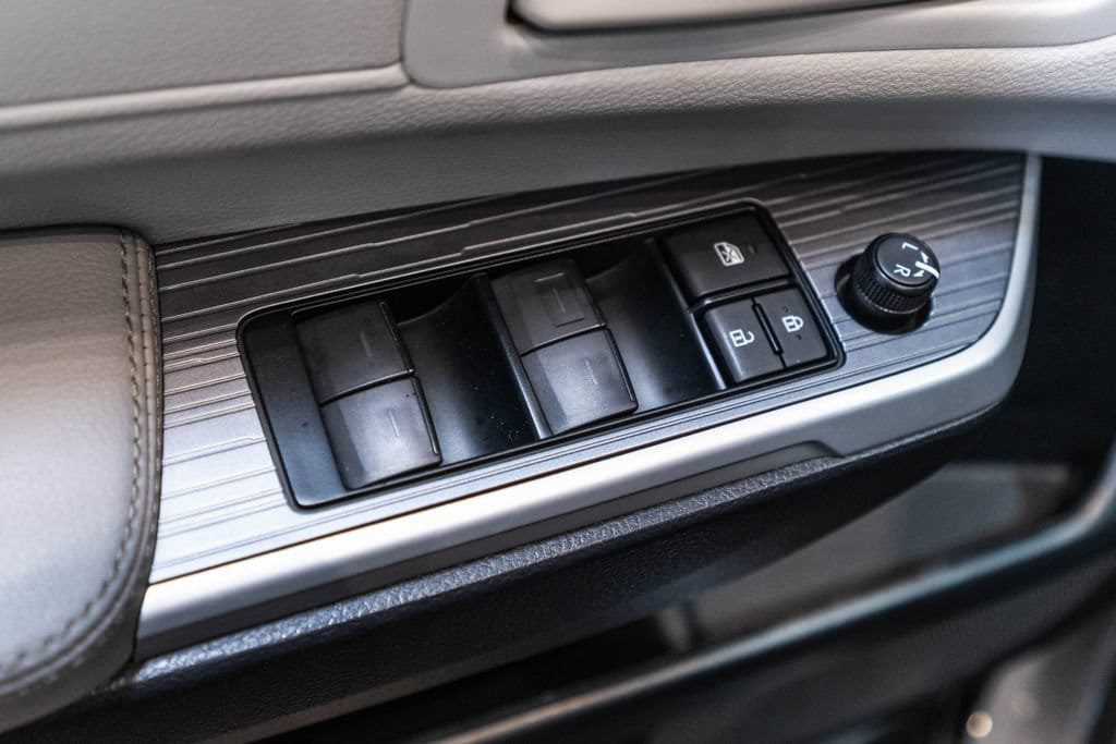 Used 2025 Toyota Sienna LE FWD image 20