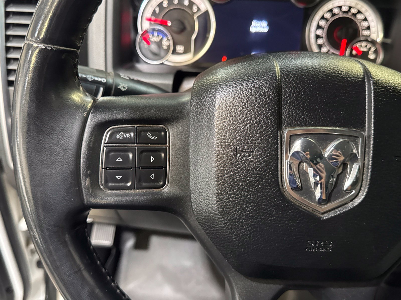 Used 2014 RAM 2500 SLT w/ Luxury Group AWD/4WD image 31